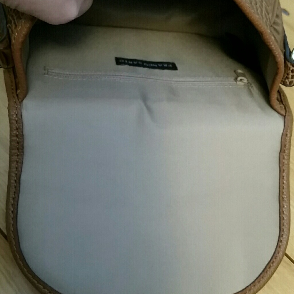 Beautiful Franco Sarto leather crossbody. - Picture 6 of 8